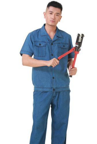 成都夏季工作服批发指南 短袖牛仔工装现货直销与咨询服务